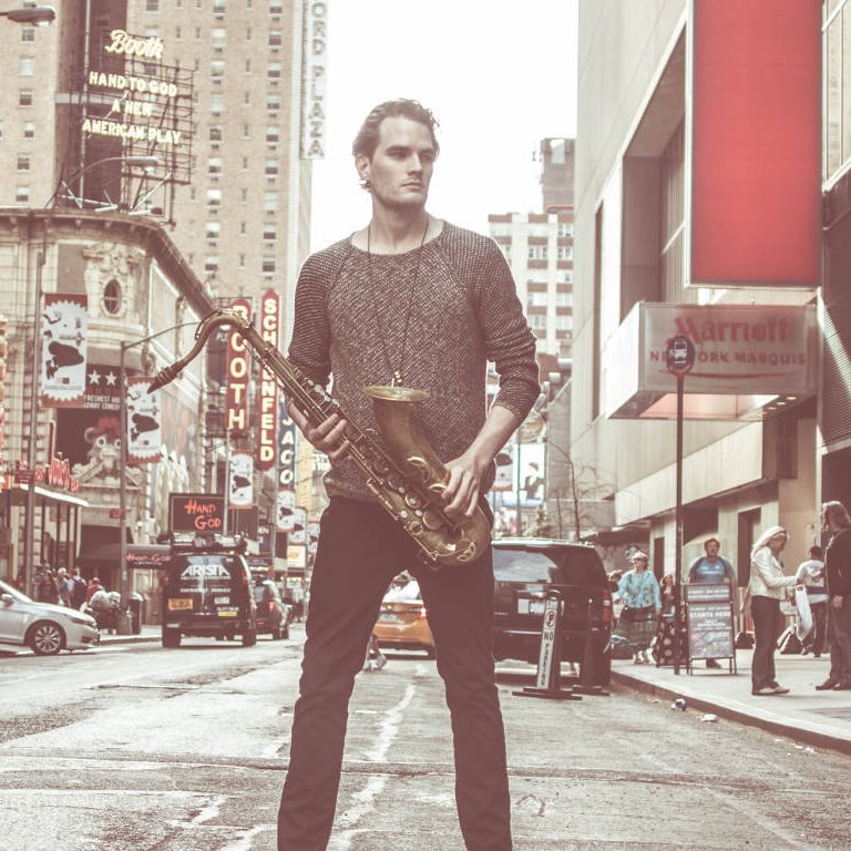 Tobias Meinhart eta bere “Berlin People” taldeak 10 urte baino gehiagoko musika-bilakaera lortu dute, nazioarteko entzuleriari helduz 🎶😲 Datorren astean Arriaga Antzokian izango ditugu 🤩 <a href="/tobiasmeinhart/">Tobias Meinhart</a>
🎫 Informazio guztia eta sarrerak ➡ ow.ly/PREr30sjstb