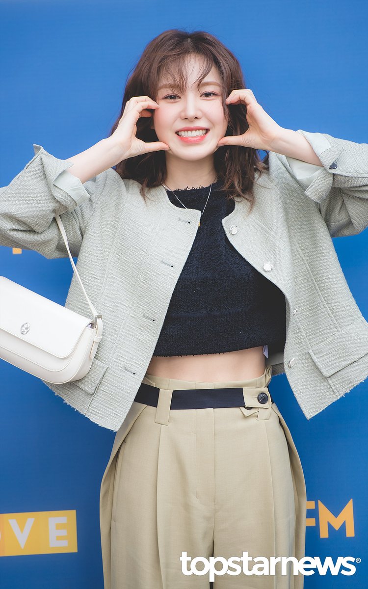 DC_WENDY_'s tweet photo. 💐22.05.11.(수) 웬디의 영스트리트 출근💐

#웬디의영스트리트 #완디 #영스출근
#웬디 💙 #Wendy 🍃 #레드벨벳 #REDVELVET https://t.co/vAraeqxUl7