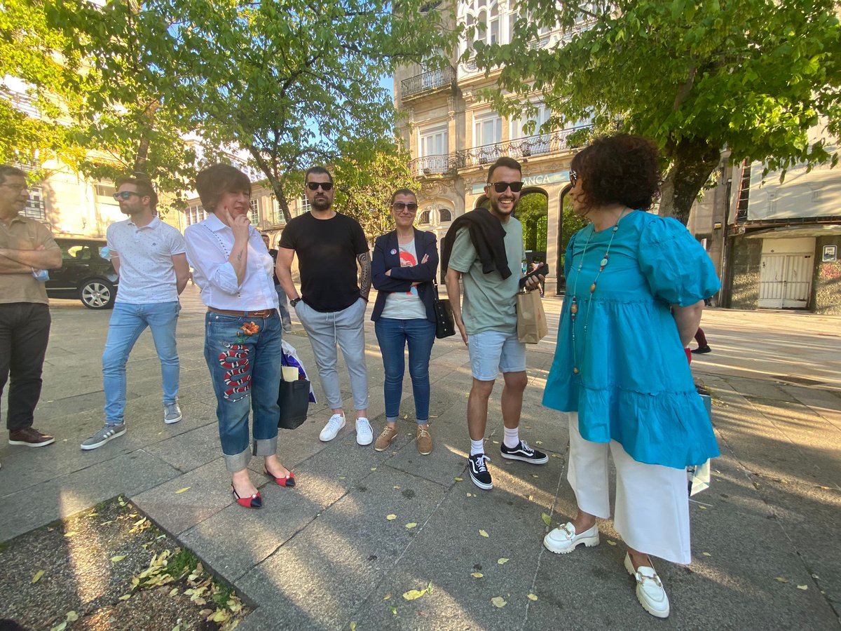 10/05/2022
Concentracion STOP LGBTfobia en Ourense
Praza Bispo Cesáreo ás 20
Eduardo Blanco Amor presente!!!
Convocaron <a href="/AvanteLGBT/">Avante LGBT+</a> <a href="/AGalleira/">A Galleira</a> 
Fotos cedidas x <a href="/Avante_Ourense/">Avante Ourense</a> 
Lembremos q o 17/05 Dia da Letras Galegas tamén é o Internacional contra a Homo/Trans/Bifobia