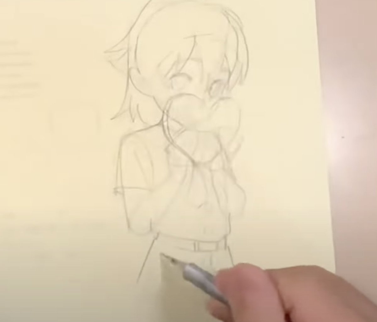 小物を「正中線」で自然に持たせる※220113ネット添削⑦ https://t.co/7rNdLGUrKJ 