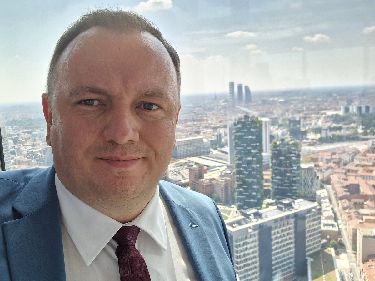 JakubChe's tweet photo. Lombardia @RegLombardia jest naturalnym partnerem gospodarczym dla #Śląskie Jako #EuropejskiRegionPrzedsiebiorczości  mamy potencjał, aby zwiększać aktywność międzynarodową. Dziękuję @RizziAlan podsekretarzowi ds. relacji międzynarodowych regionu Lombardia za rozmowę @PLinItalia https://t.co/siLjZOvoOz