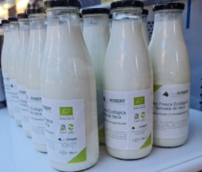 canrobertcat's tweet image. Bon dia família! Aquesta setmana repartim a tota Catalunya! 🚚 Ja podeu fer les vostres comandes! ✍🏽 #llet #lletecològica #lletfresca #lletcatalana #lletproximitat    #artelac #raconsdecatalunya #quilometrezero #enoturisme #parcnatural #ecoturisme #organic #pasturaenllibertat