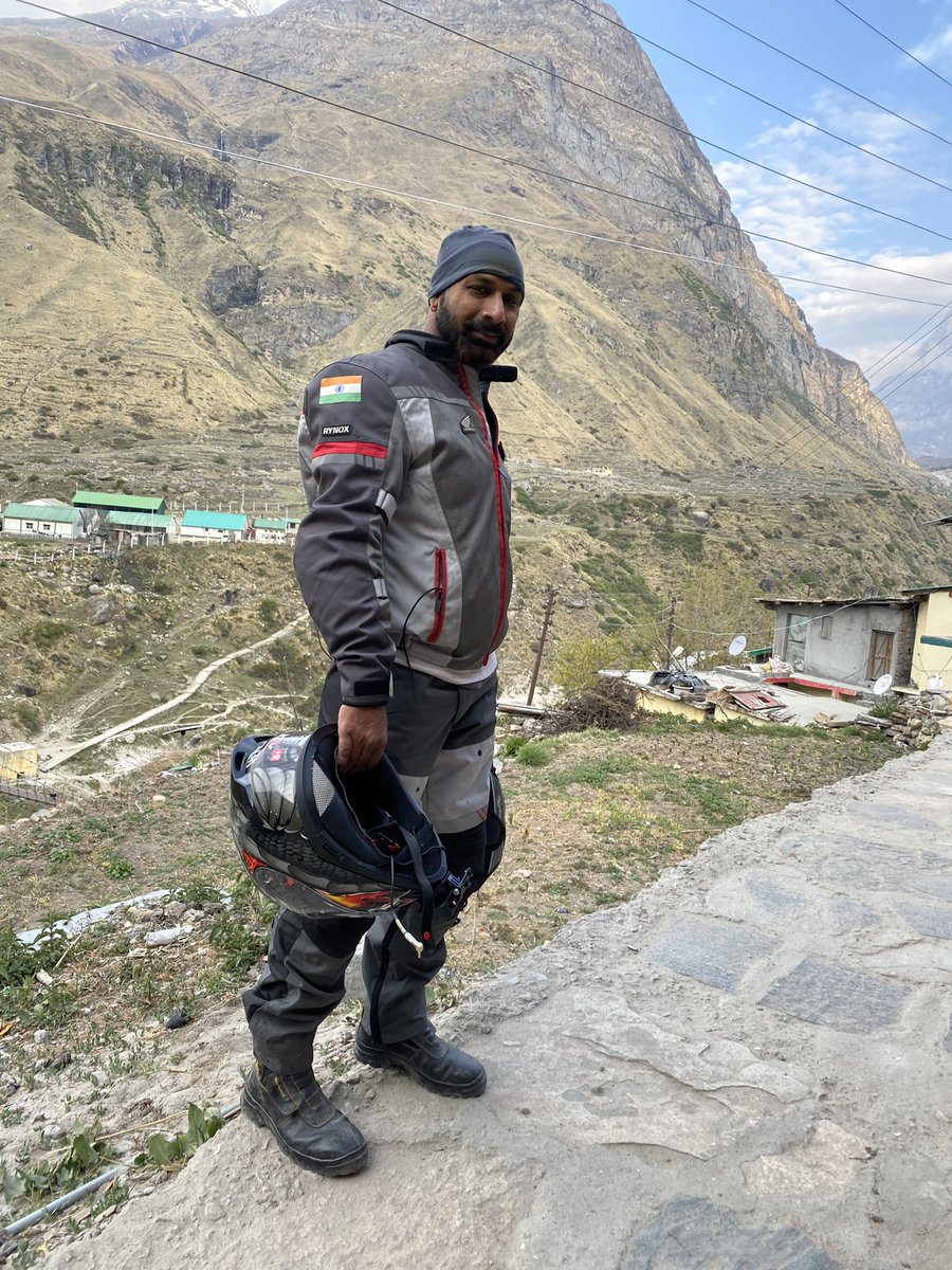 chibRajaJi's tweet photo. From #Jammu to the Last Habitat village MAANA; it took 8 days
#Jammu~> #Rishikesh ~>#Kedarnath~>#Tungnath~>#Kalpeshwar ~>#Badrinath~>#Maana incredible experience #Soloride #Hness #Cb350 https://t.co/wUgYQ1AFvU