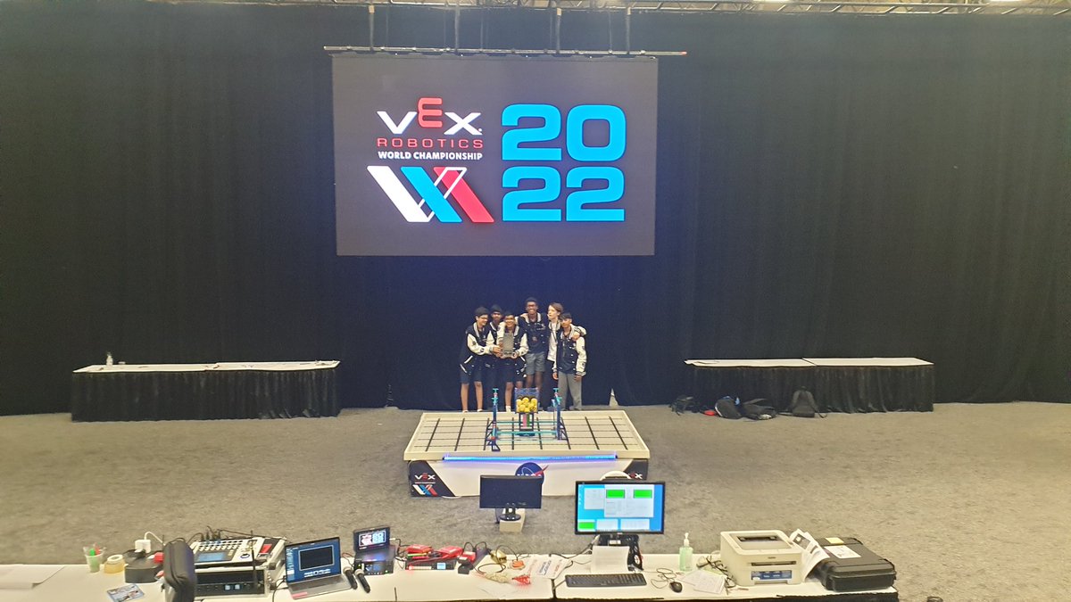 AndrewDuffeyDTE's tweet photo. Photos as promised! Can't wait to get all if our young engineers started on the new game. Hope to see you all next year in Dallas! @MtsHead #vexiq @REC_Foundation @VEXRoboticsUK #enjoyneering https://t.co/79rURoWkKt