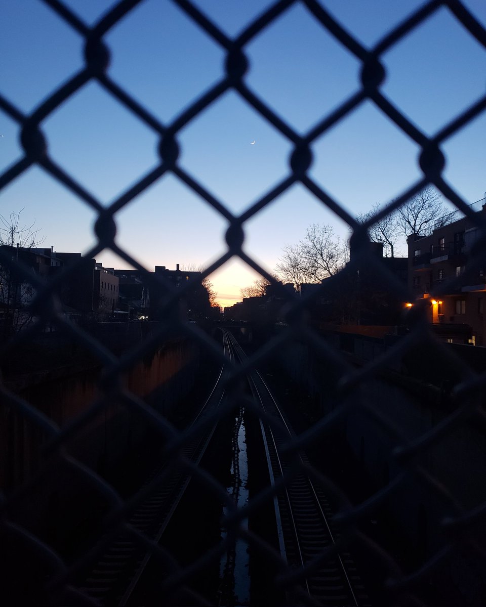 4YourEyes2Eat's tweet photo. Fence - 01
------------------------------
FOR YOUR EYES TO EAT

For more click the link in our bio or visit: https://t.co/UCru2jCAzg

#Zine #Photography #NY1Pic #NYC https://t.co/MtZahPpHAh
