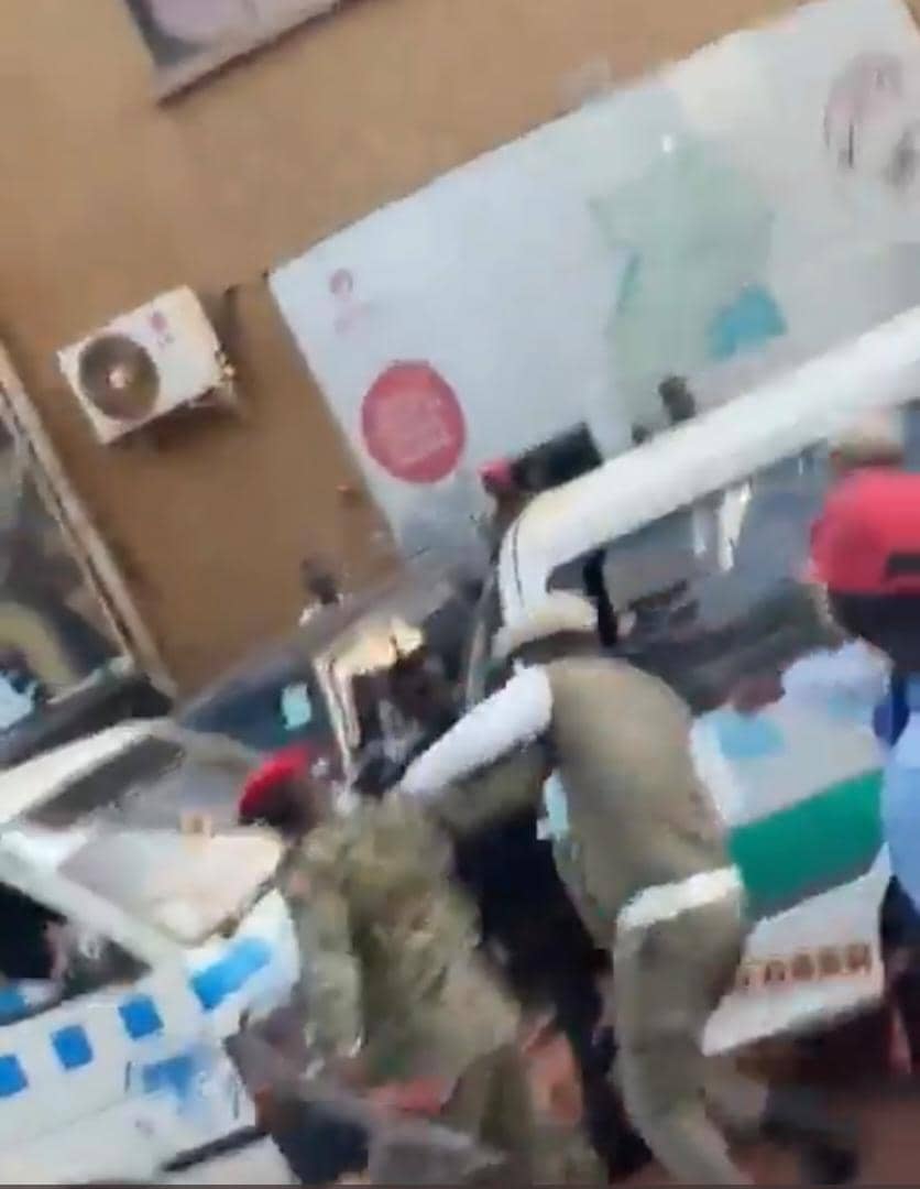 AidenKaliisa's tweet photo. What is the name of this M.P police officcer?by the way where is “Mango Babangida” who shot a traffic cop a few months back?
@UPDFspokespersn https://t.co/kmtjZmWBdB