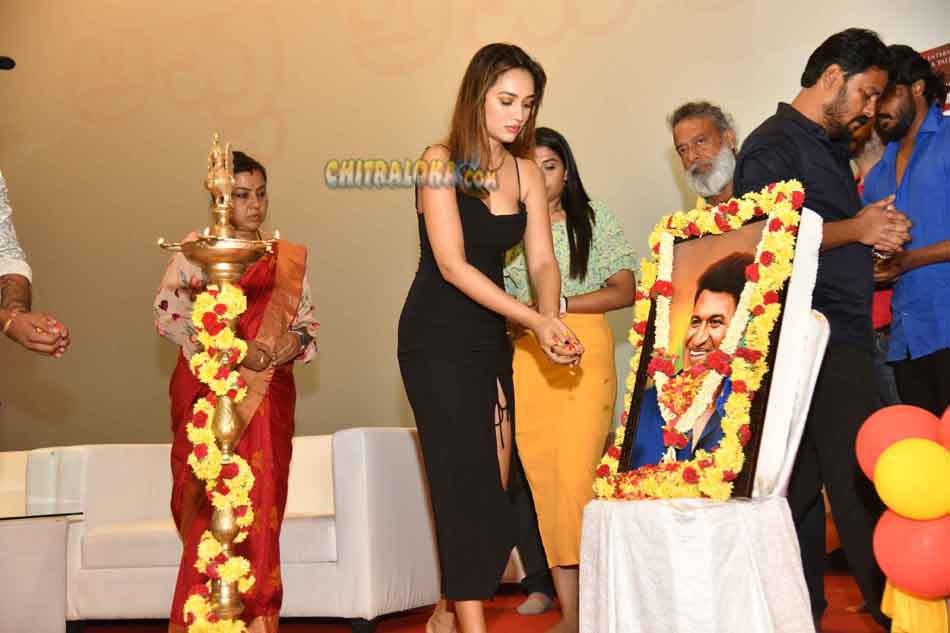 chitraloka's tweet photo. Trivikrama Trailer Launch Gallery

Click Link - https://t.co/LxmhPsFflO

#Chitraloka #Trivikrama @Ravichandaran1 https://t.co/j3X1j3Q4AA