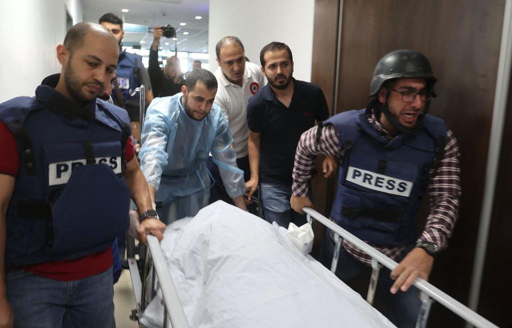 QudsNen's tweet photo. Media coverage | The moment when journalist Shereen Abu Aqleh of Al Jazeera TV was announced dead by an Israeli sniper's fire at Ibn Sina Hospital in Jenin, north of the occupied West Bank.

#ShireenAbuAqleh https://t.co/iUIkywiVXa