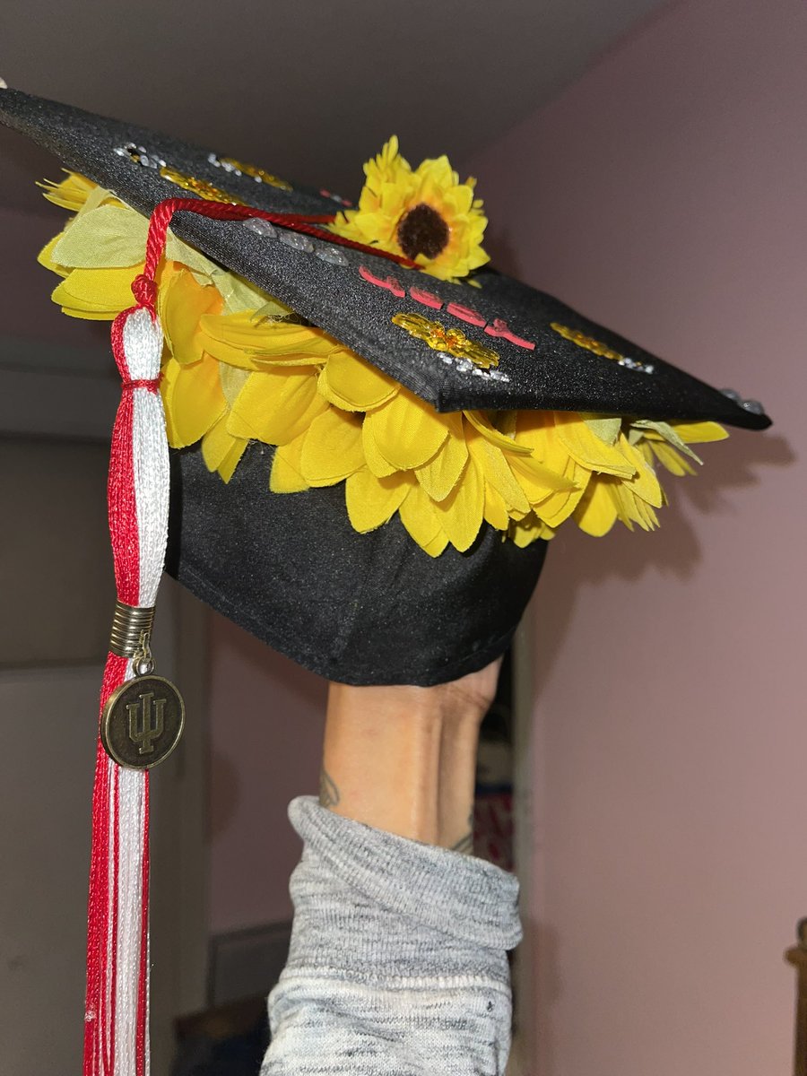 Tannia_Johnson's tweet photo. #IUgradcap22 #IUSBGrad22 https://t.co/hT9uXPvpEc