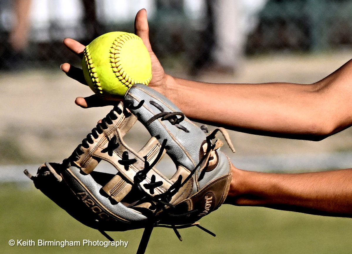 photowkb's tweet photo. Gahr defeated La Serna 7-5 in eighth innings during a prep girls Division 1 playoff softball game. #laserna #gahr @cifss #cifss #softball #playoffs @SGVNSports https://t.co/s5IfCXmrHs