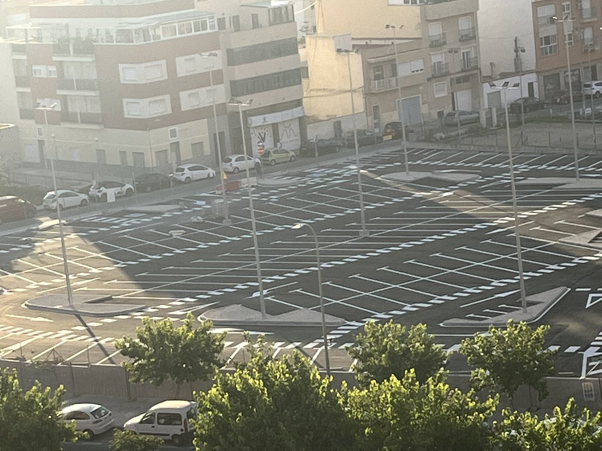 cokello_83's tweet photo. @alicanteayto un día más parking terminado, sin trabajadores y cerrado #sangabriel https://t.co/gbu3WTtkC2