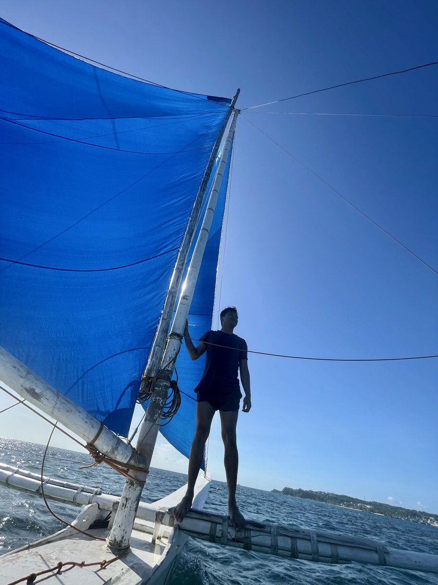 GFemril's tweet photo. Paraw sailing ⛵️⛵️⛵️ https://t.co/gEJGRsdj9X