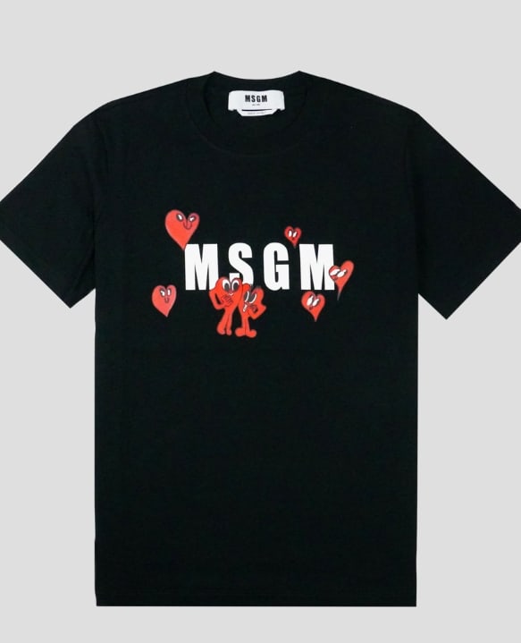 de_recycle's tweet photo. 商品名 : MSGM 半袖ロゴTシャツ
ブランド・メーカー：MSGM 
サイズ(≒cm)：M 
 素材：コットン 付属品等無し
 【商品の状態】 
目立つキズ汚れ無し
★クリーニング済み★

¥9,000円税送料込

 #MSGM #フェンディ #FENDI #GUCCI #グッチ #PRADA #メンズファッション #ハイブランド #相互フォロー https://t.co/OEEB4f0GvY