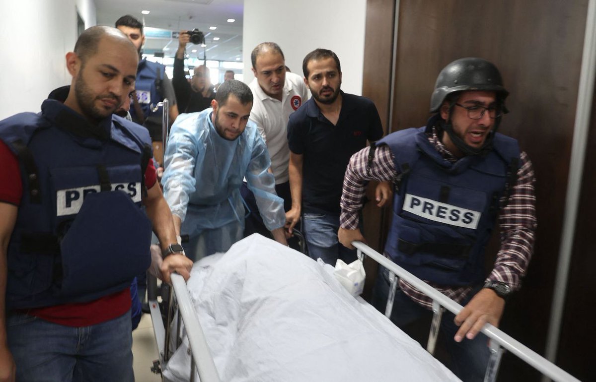 OnlinePalEng's tweet photo. THE LAST FAREWELL:
Palestinian journalists bid farewell to their colleague Shireen Abu Akleh who was murdered by Israeli occupation forces during a military raid into Jenin in the occupied West Bank. https://t.co/NYBYU1P3Lz