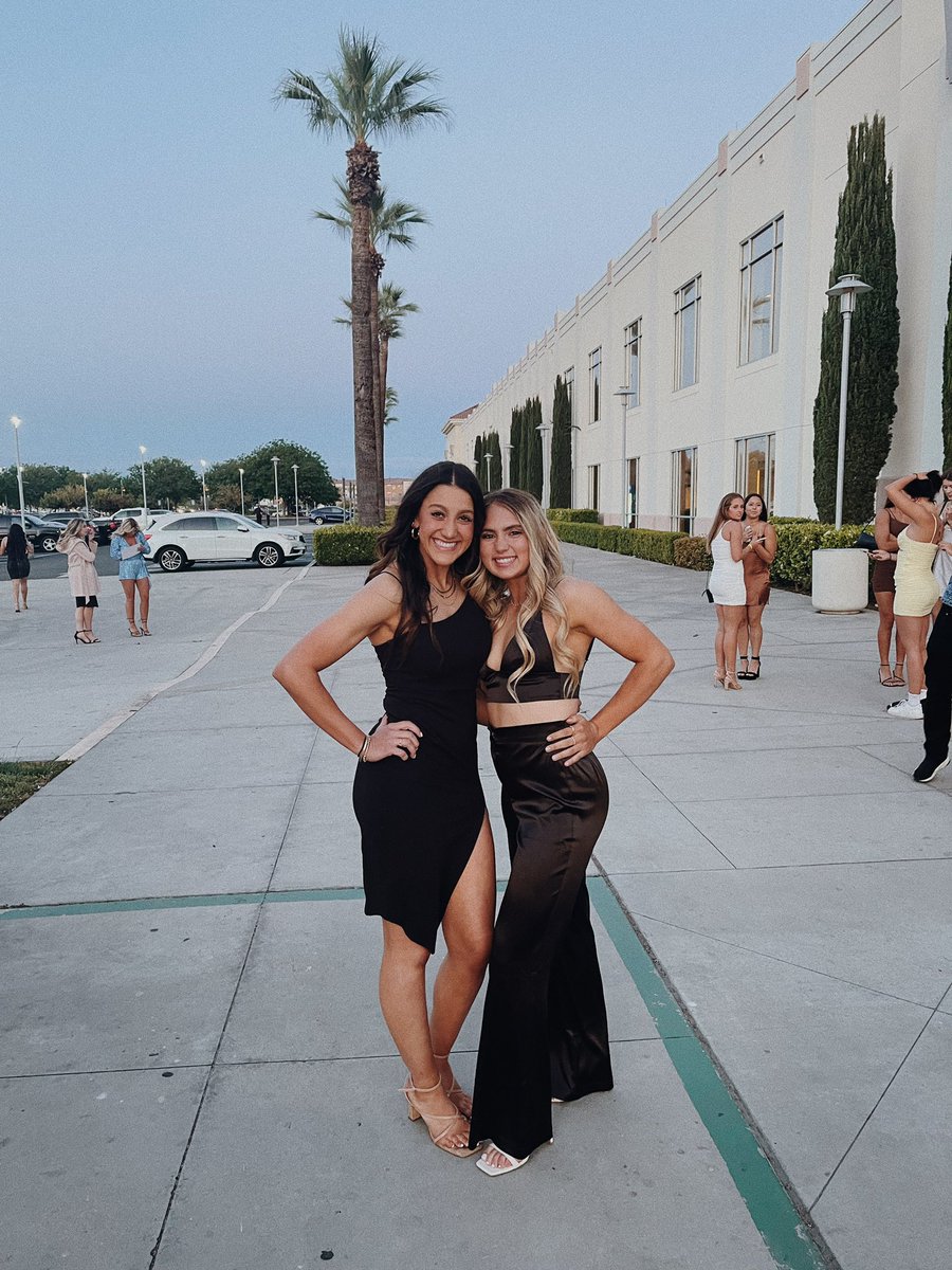 tarynirigoyen's tweet photo. Night of champs w/ my chicks! https://t.co/rkphxiSM4P