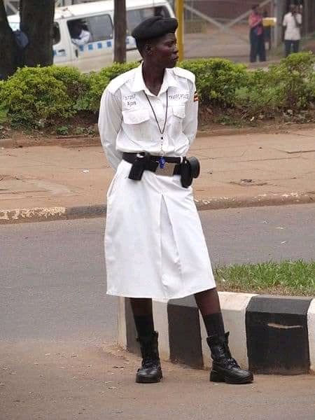 ItsMose's tweet photo. Kenya police woman Vs Ugandan omupolisi
#KenyaVsUganda https://t.co/GfCcI5PPdh