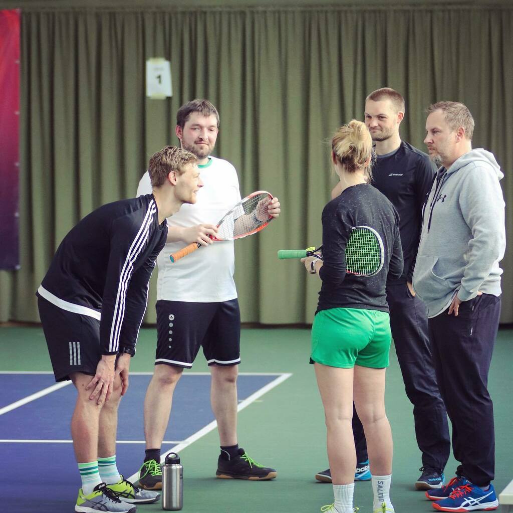 CrossFuechse's tweet photo. Wir hatten ein wunderbares Wochenende in Hennef. Sowohl auf als auch neben dem Court. 
Dank und auch noch mal Glückwunsch an @crossmintonhennef.
.
.
.
.

.
📸 von @mvl_travelbook 
#crossminton #dcvbulifi2022 #füchseberlin #tournament #rudelliebe #racketsports #speedminton #te… https://t.co/RB9aBwK3Pe