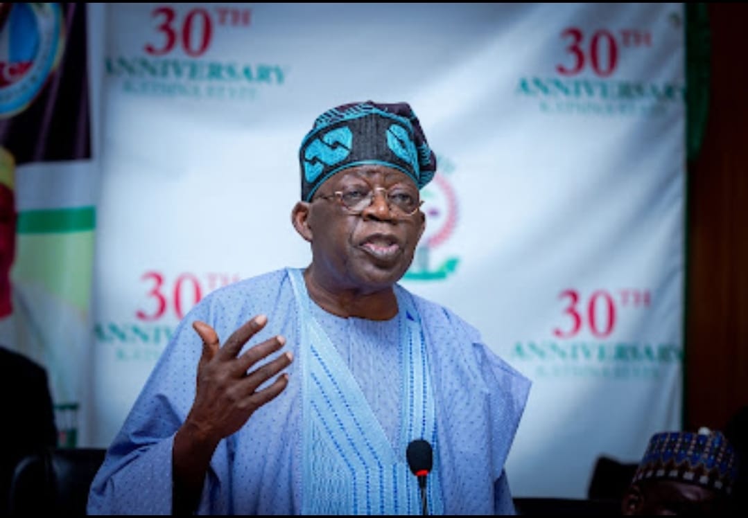 Imranmuhdz's tweet photo. BREAKING:Asiwaju Bola Ahmed Tinubu to submit his nomination form later today in person.🙌 https://t.co/Uvs49z8tdI