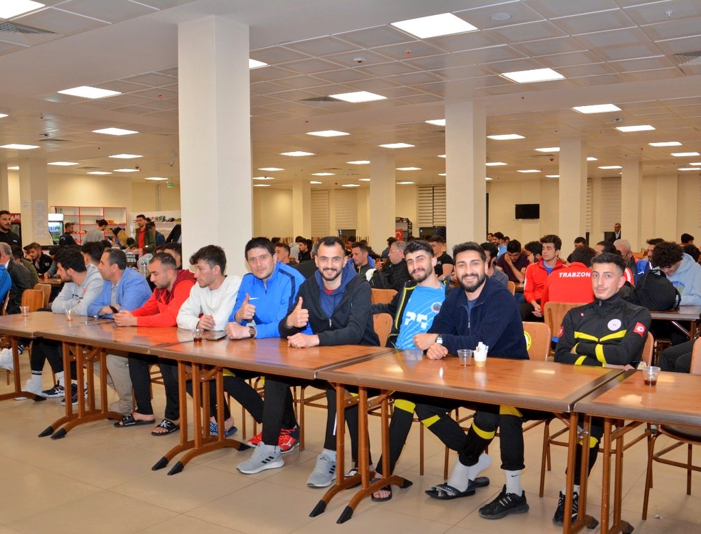 📍Erol Güngör Erkek Yurdu

Biz Bize Moral Akşamları etkinliği kapsamında yurdumuzdaki Voleybol Türkiye şampiyonası için ilimize gelen öğrenciler yöresel müzik ile doyasıya eğlendiler...🏢🤗🎶🎤

<a href="/kasapoglu/">Dr. Mehmet Kasapoğlu</a> 
<a href="/gencliksporbak/">Gençlik ve Spor Bakanlığı 🇹🇷</a>