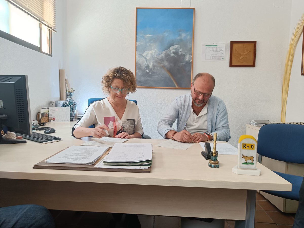 Continuamos avanzando en la lucha por la #igualdad 💜. 

Para ello, hemos firmado el Plan de Igualdad 2021-2025, un segundo acuerdo en el que han participado los representantes de las/os trabajadoras/es y de la dirección de #EMETArcoIris.

Una mirada y un camino común 💪🏻.