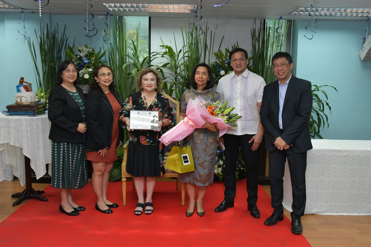 SCPh_PIO's tweet photo. Supreme Court officials and employees, as well as judges, paid tribute to Senior Associate Justice Estela M. Perlas-Bernabe who will mandatorily retire from the Supreme Court this Friday, May 13. (1 of 3) https://t.co/1pJnqHWJqa