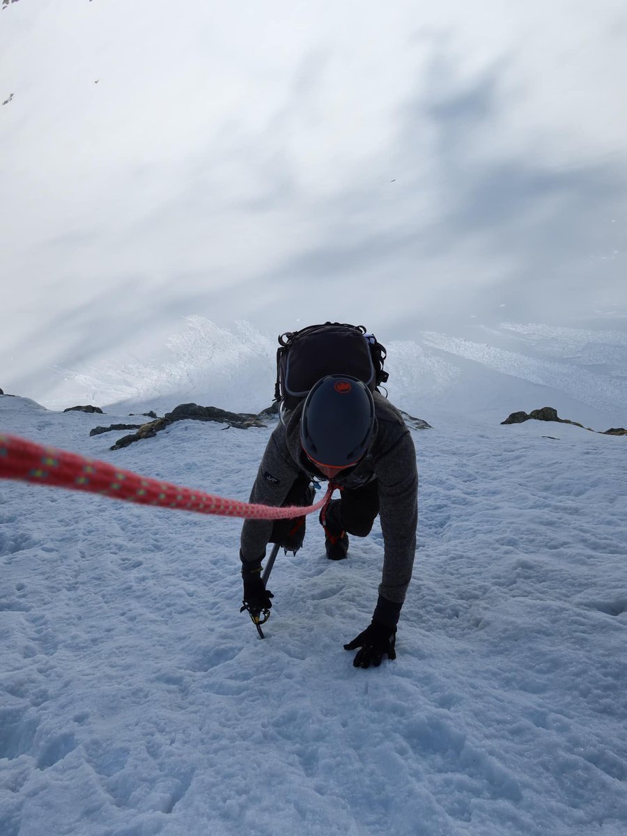 GORSKI_SWIAT's tweet image. PIĘKNO GÓR⛰️ na dziś:#swpt #horskyvodcka
Najwspanialszy moment w każdej wspinaczce. Kiedy mogę już podziękować górze, że i tym razem była dla mnie łaskawa.
J. Kukuczka