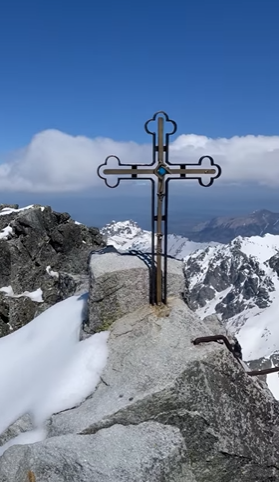 GORSKI_SWIAT's tweet image. PIĘKNO GÓR⛰️ na dziś:#swpt #horskyvodcka
Najwspanialszy moment w każdej wspinaczce. Kiedy mogę już podziękować górze, że i tym razem była dla mnie łaskawa.
J. Kukuczka