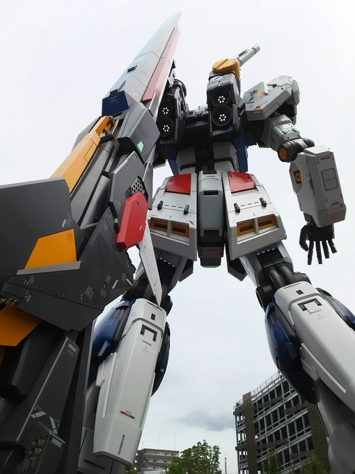 RX-93ff ν 
バックショットとかエロいんではなかろうか。 