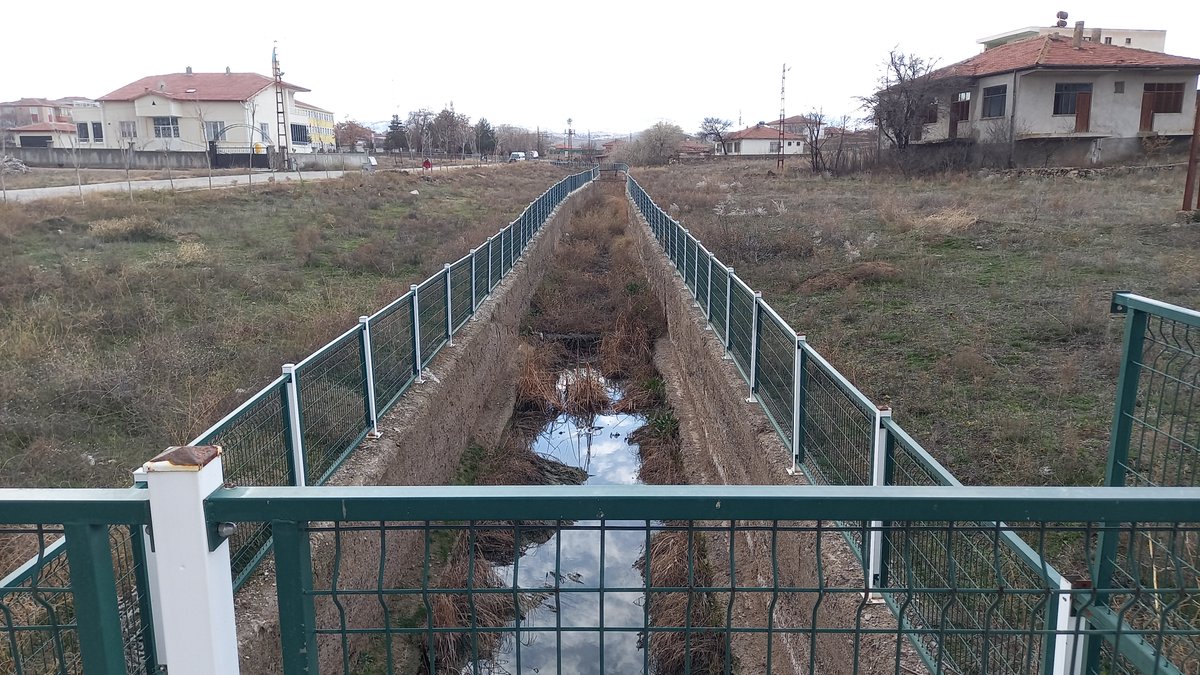 dsi_12_blgmd's tweet photo. Kırşehir İli, Çiçekdağı İlçe Merkezindeki Taşkın Tesisinde aşırı derecede rüsubat birikintisi olmuş olup, yapılan Makinalı Çalışma ile sorun ortadan kaldırılarak taşkın riski minimize edilmiştir.
DSİ 122. ŞUBE MÜDÜRLÜĞÜ https://t.co/3hiyh3IMsC