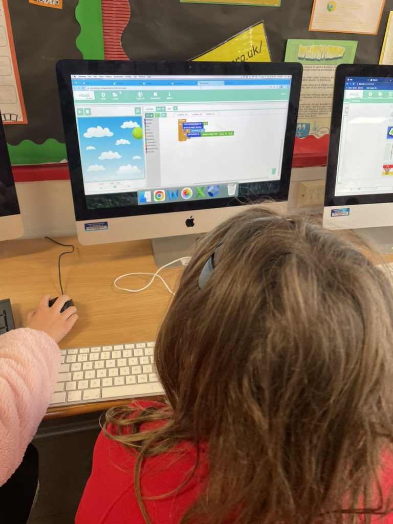 YsgolNant's tweet photo. Plant blynyddoedd 4&5 yn arwain y ffordd gyda’r codio ac yn dysgu ambell beth i Miss! 😊👏👏 #J2code #digidol
Year 4&5 leading the way creating games and shapes through coding. https://t.co/zrkOYHzcoq