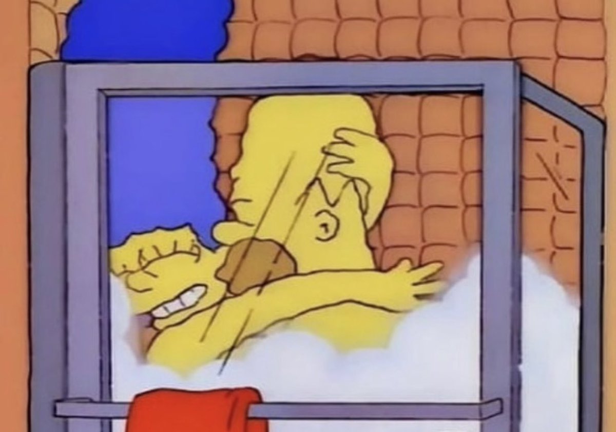 ifrasesdehomero's tweet photo. Que rico es bañarse con alguien. https://t.co/HHgfn5Drw6