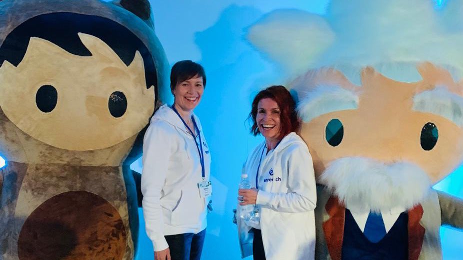 Joko olet bongannut messukansan joukosta porukkaa huppareissa? 🙋‍♀️ Tule nykäisemään meitä hihasta – kerromme sinulle, miten voit hyödyntää puhetta ja teknologiaa asiakaspalvelun ja myynnin tehostajana! 👀 
#enreach #salesforcelivehelsinki #voiceforsalesforce