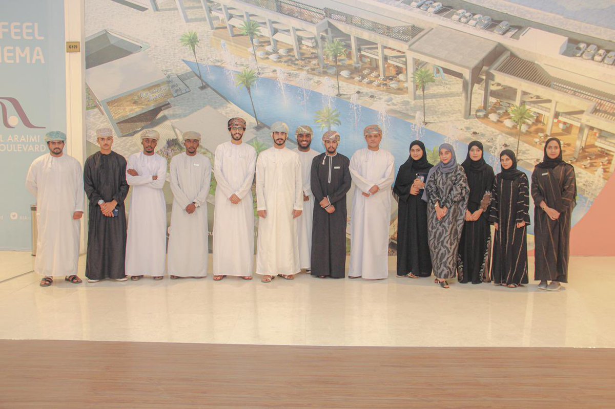 UTAS_AlMussanah's tweet photo. تابع الدكتور أحمد بن علي الشحري - عميد فرع الجامعة - الشركات الطلابية المشاركة في جائزة العريمي بوليفادر للابتكار ، حيث اطّلع على المشاريع المشاركة وحثهم على مواصلة الجهد. https://t.co/vago1lr3VL