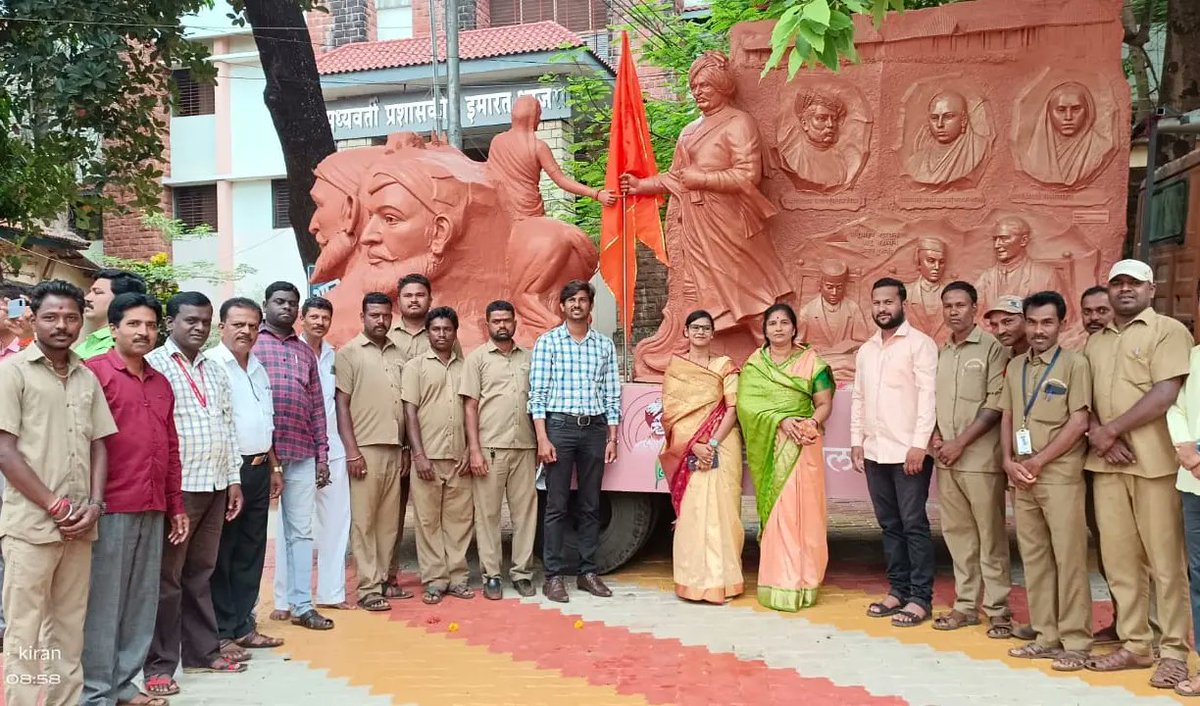 destinationkop's tweet photo. लोकराजा राजर्षी छत्रपती शाहू महाराजांच्या जीवनकार्यावर आधारित चित्ररथ आजरा, शिरसंगी, नेसरी येथे पोहोचले, प्रचंड गर्दीत स्वागत झाले । #lokrajashahu https://t.co/NKr6o8iLnV