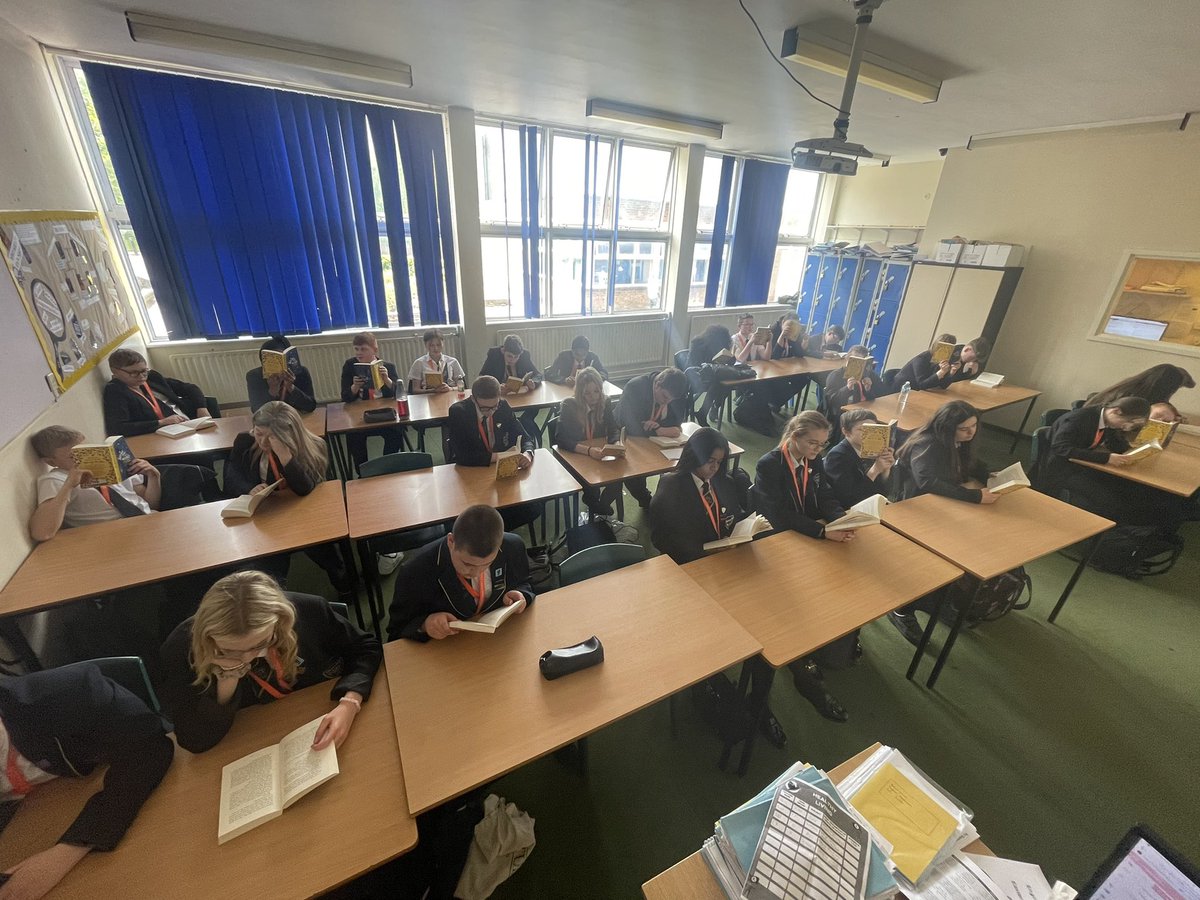 In Achieve 8a1 students were really engaged with the book. <a href="/PaperFury/">CG Drews</a> we discussed the consequences of committing a crime? How Sam might feel if he went to court? <a href="/MrsToroPearce/">MrsToro-Pearce</a> @8Ellowes <a href="/Elloweshallspo1/">Ellowes Hall Sports College</a> <a href="/MrsGTilley/">MrsGTilley</a>