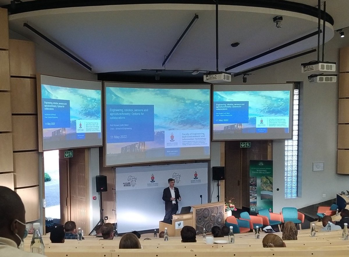 Prof Wynand Steyn kicking of the second day of the 2022 TPCP meeting by talking about how technology and engineering can improve biology research.
 #TPCP2022 #CPHB2022 <a href="/Fabiteam1/">FABI</a> <a href="/UPnasagric/">UP Faculty of Natural and Agricultural Sciences</a> <a href="/FutureAfricaUP/">Future Africa Platform</a> <a href="/UPPlantAndSoil/">UP Plant and Soil Sciences🌾</a> @ResearchUP