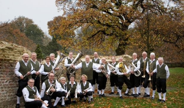 ANWinterswijk's tweet photo. Hilgeländer Musikanten treden op in Openluchttheater -  https://t.co/wjR25d8o46 https://t.co/k79EvkGNEy
