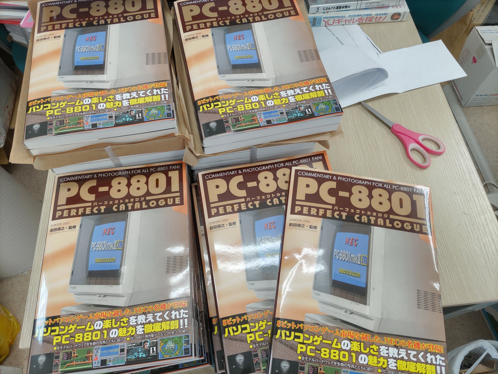 前田尋之 パーフェクトカタログシリーズ好評発売中 パソコン関連のパーフェクトカタログを積み上げてみました ページ数で歴史の重みを感じます T Co Lmqcrdew9j Twitter