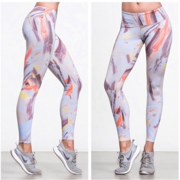 Hannahsresale's tweet photo. So good I had to share! Check out all the items I'm loving on @Poshmarkapp #poshmark #fashion #style #shopmycloset #cupio #alc #aloyoga: https://t.co/A7O1ukYygH https://t.co/H9yOQdxMyw