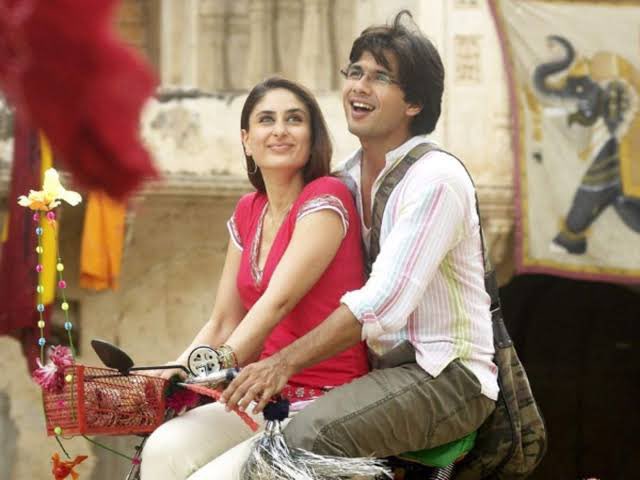 gharkakabutar's tweet photo. I MISS THIS BOLLYWOOD https://t.co/3ohxOk2nhC