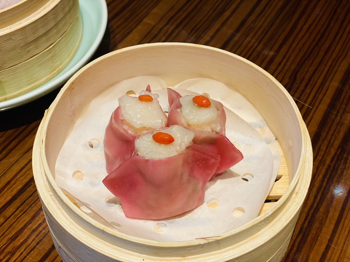 YummyShanny's tweet photo. ❤️ #hongkongfood in #beijing ❤️ #Dimsum （#點心 ）is translated literally to "touching heart", the term used to designate the small food items that accompanied the tea drinking. #香港 #香港美食 #hongkongfoodie #foodtour #Cantonese / #hongkong #Mandarin https://t.co/L7fYzvSRF3