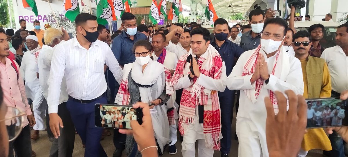 ripunbora's tweet photo. On his maiden visit to Assam, @AITCofficial National General Secretary @abhishekaitc was accorded a warm welcome by the @AITC4Assam at the LGBI Airport. 

#AbhishekBanerjeeInAssam https://t.co/4YvMun3Akf