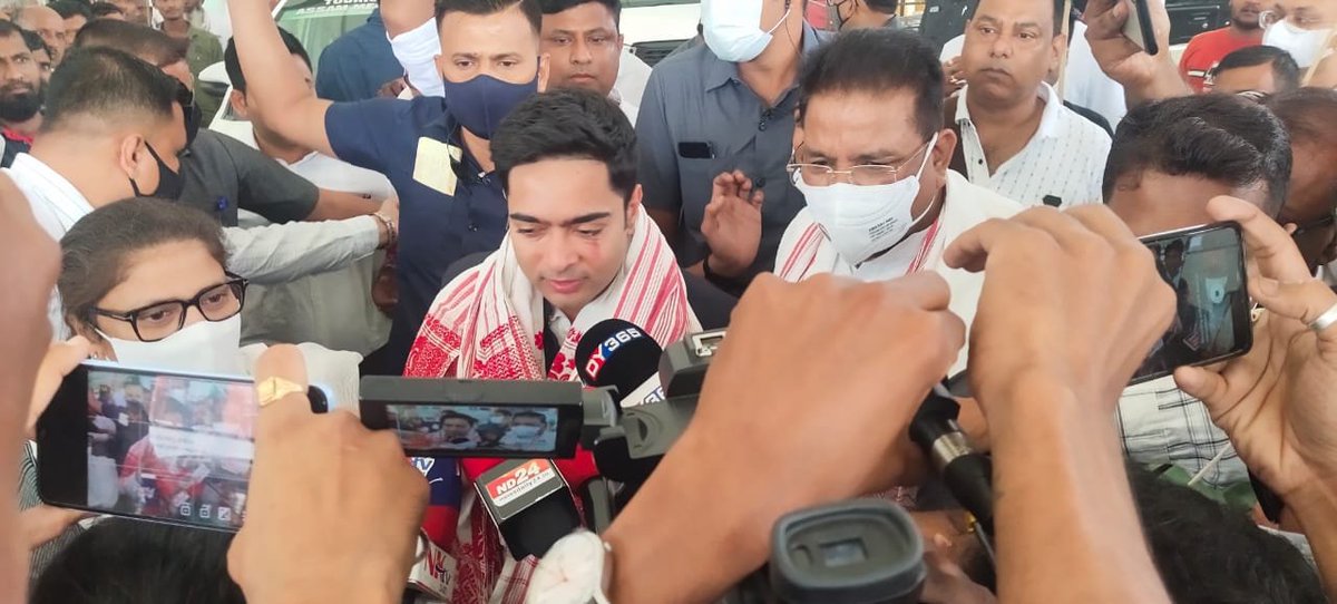 ripunbora's tweet photo. On his maiden visit to Assam, @AITCofficial National General Secretary @abhishekaitc was accorded a warm welcome by the @AITC4Assam at the LGBI Airport. 

#AbhishekBanerjeeInAssam https://t.co/4YvMun3Akf