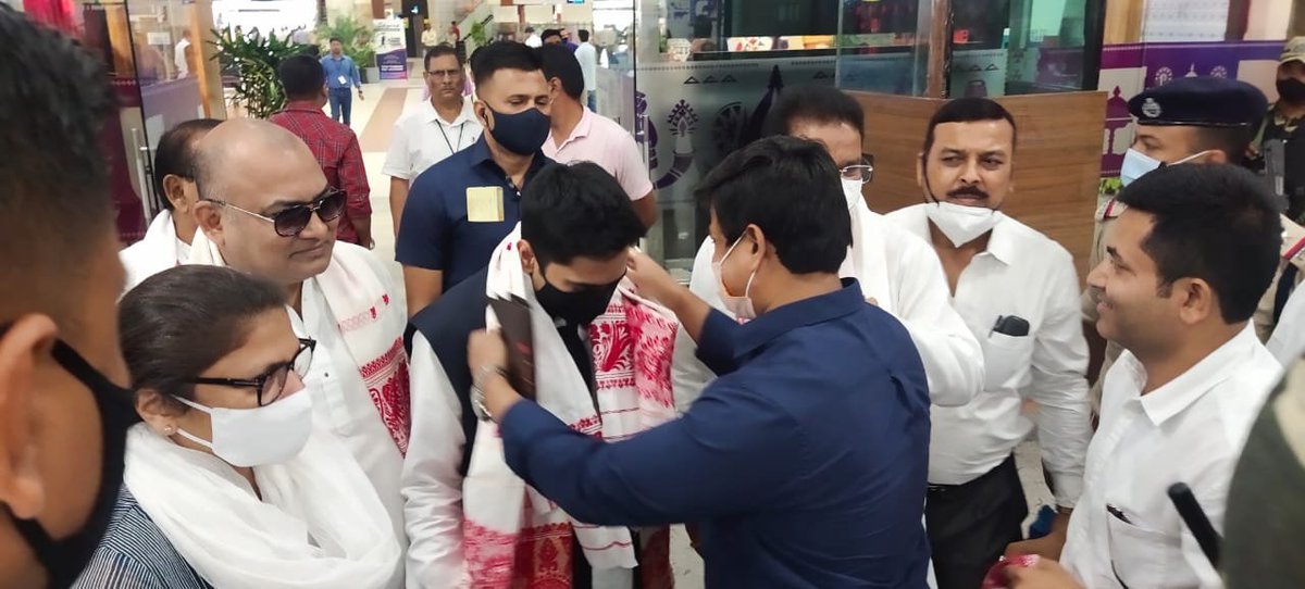 ripunbora's tweet photo. On his maiden visit to Assam, @AITCofficial National General Secretary @abhishekaitc was accorded a warm welcome by the @AITC4Assam at the LGBI Airport. 

#AbhishekBanerjeeInAssam https://t.co/4YvMun3Akf