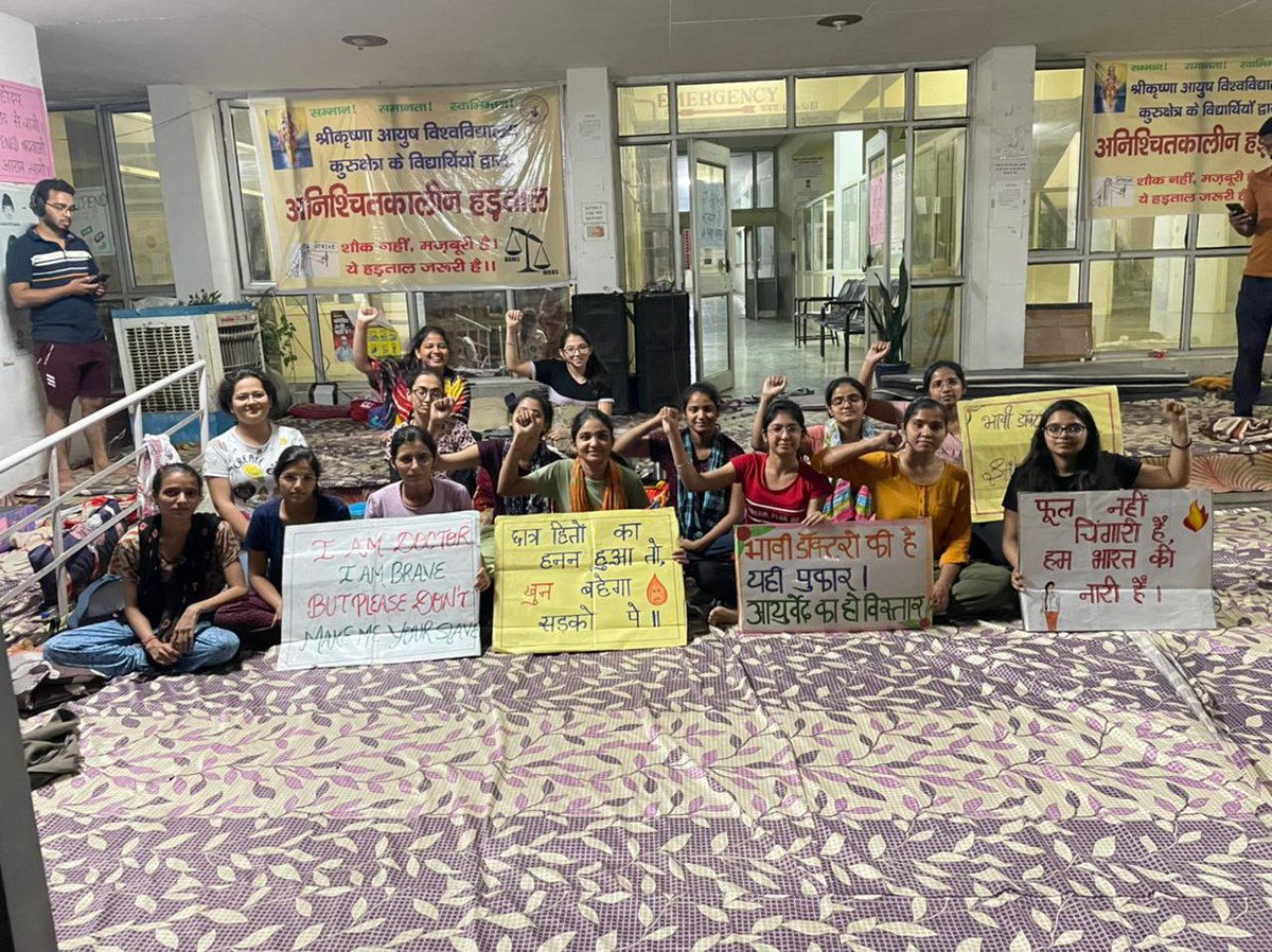 Sheetal47125879's tweet photo. #strikeforstipend
On strike for our rights👍

@PMOIndia @moayush @mlkhattar @anilvijminister https://t.co/rPySq8qxXA