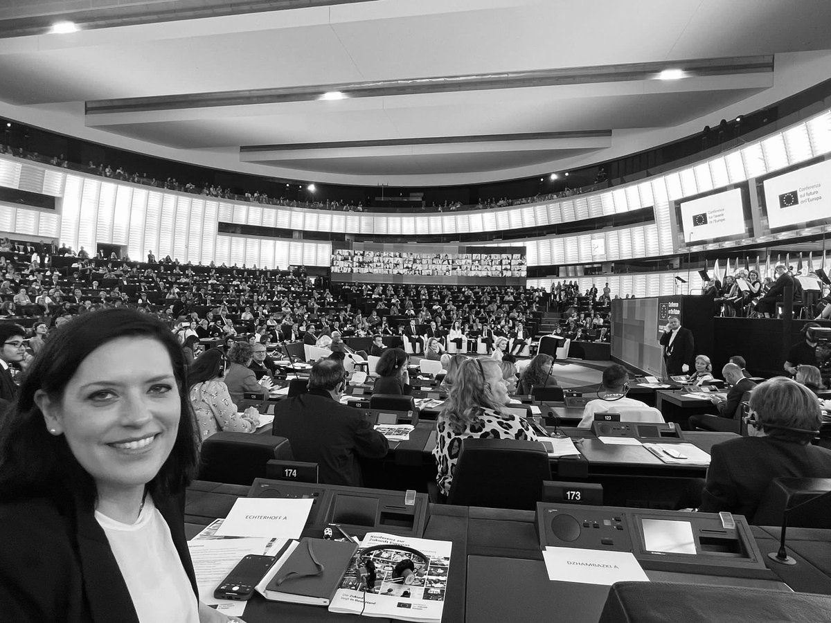 AnnaEchterhoff's tweet photo. After the #CoFoE, the work continues: a process of Treaty change is necessary to realise the long-awaited reforms to the 🇪🇺 institutional architecture. Count on the commitment & support of @federalists and its local, regional & national sections across the 🇪🇺! https://t.co/UwcCMht17K