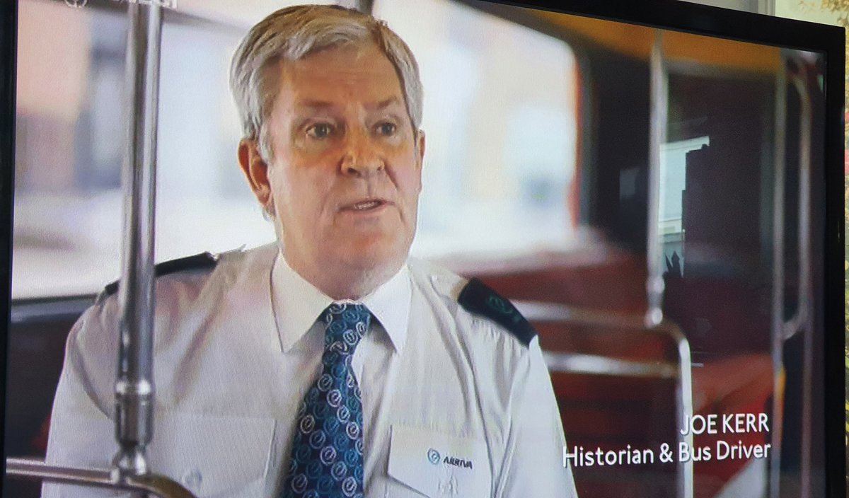 Minzeez's tweet photo. Is this geezer havin' a laugh?! #LondonsTransportThenAndNow https://t.co/qqUhN4jGEz
