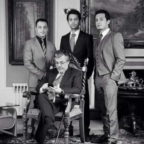 AjmalKakar000's tweet photo. او ملت بیدار شوین جنگ را بالای اولاد غریب می‌کند د کشتن، زخمی شدن و اسیر مردم بیچاره را می‌دهد در وقت امتیاز فرزندان خودشان را به موقف های بلند و آموزش به خارج از افغانستان روان می‌کند
اگر مقاومت است اینها باید فرزندان خود را اول به خط نخست ببرد سپس مردم را تشویق کند
@Zerka_M https://t.co/28tf7v16gD
