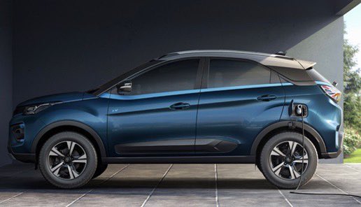 pitstopweekly's tweet photo. #NexonEVMax launched at ₹17.74 lac onwards! Comes in two trim options – XZ+ &amp; XZ+ Lux. 
- 40.5 kWh Li-ion battery pack, with cert range of 437km 
- 143PS of power &amp; max torque of 250Nm.
- 0 to 100 sprint in under 9 secs
- 0 – 80% in just 56 mins from 50kW DC fast charger. https://t.co/mtwamFt5WK