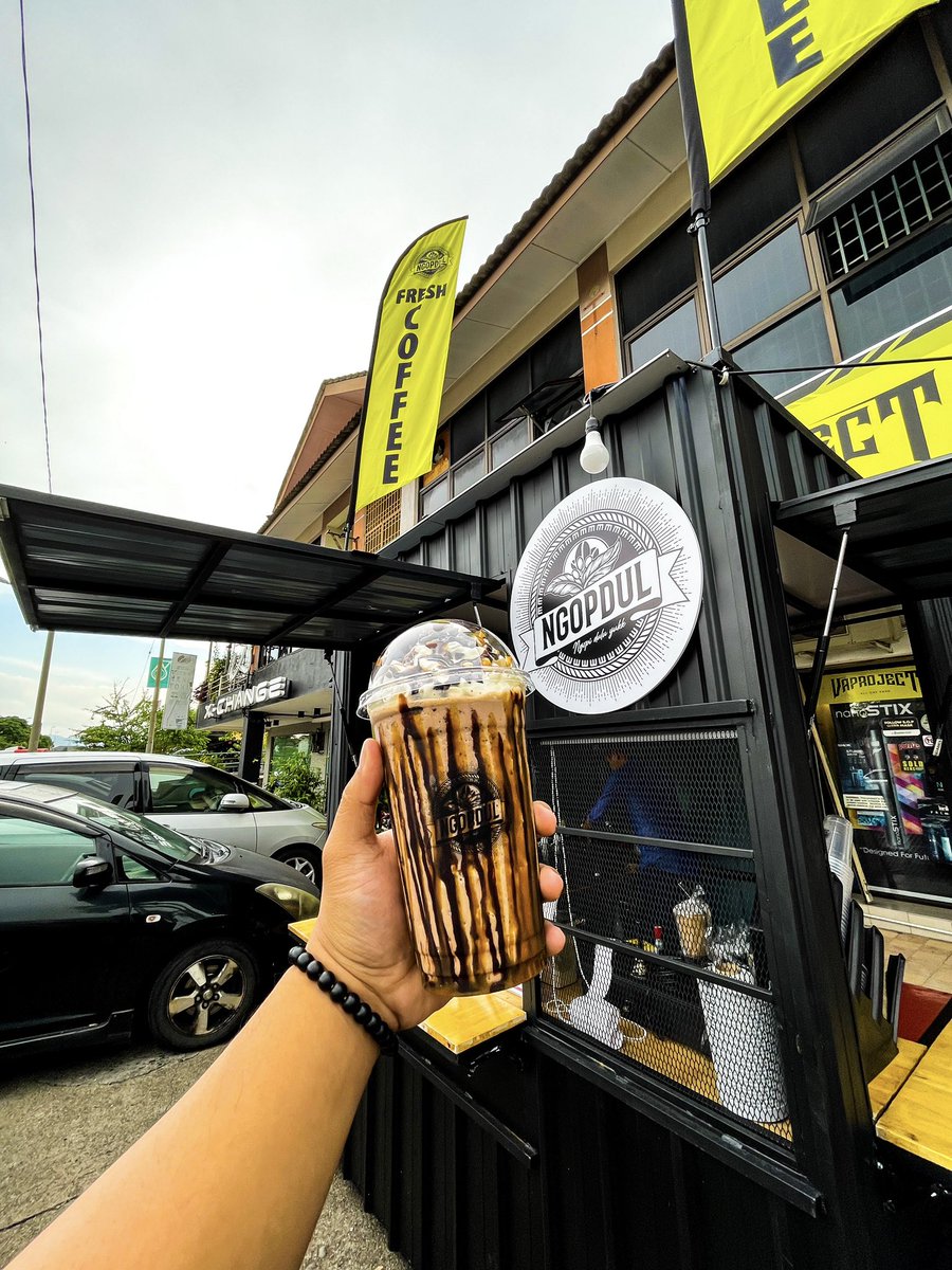 natadicoco11's tweet photo. Puas hati dapat minum mocha praline frappe ni 😋
@viralperak 
@MohKeIpoh 

📍NGOPDUL BERCHAM
📍NGOPDUL PEKAN RAZAKI 

🗓 ISNIN - SABTU 
⏰ 10 PAGI - 6.30 PETANG 

#kopiviral
#NGOPDUL
#Bercham
#pekanrazaki
#ngopi https://t.co/pXVqMXLy0V